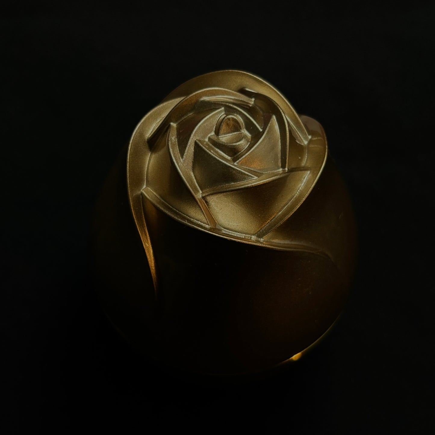 Anillo con estuche de rosa led