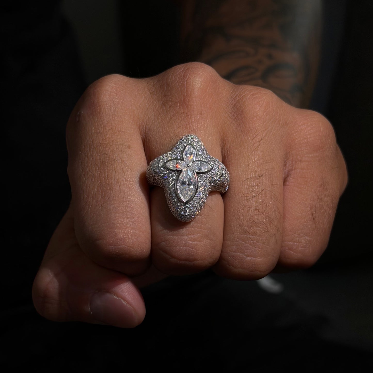 Anillo Flower White