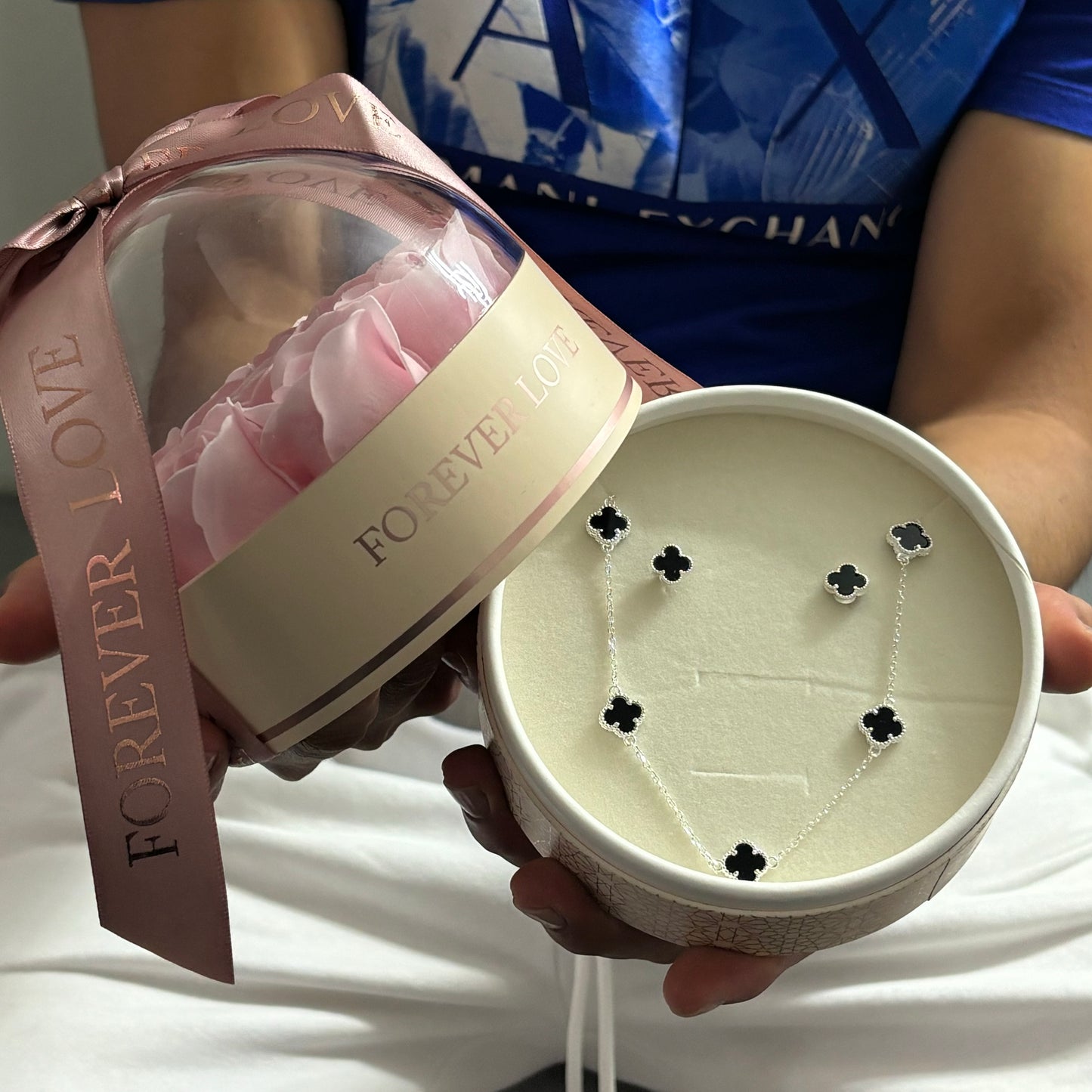 Set de Collar y Aretes Trébol Black