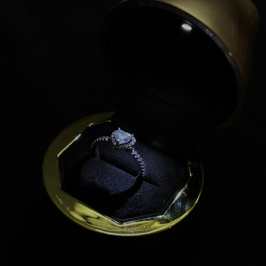 Anillo con estuche de rosa led