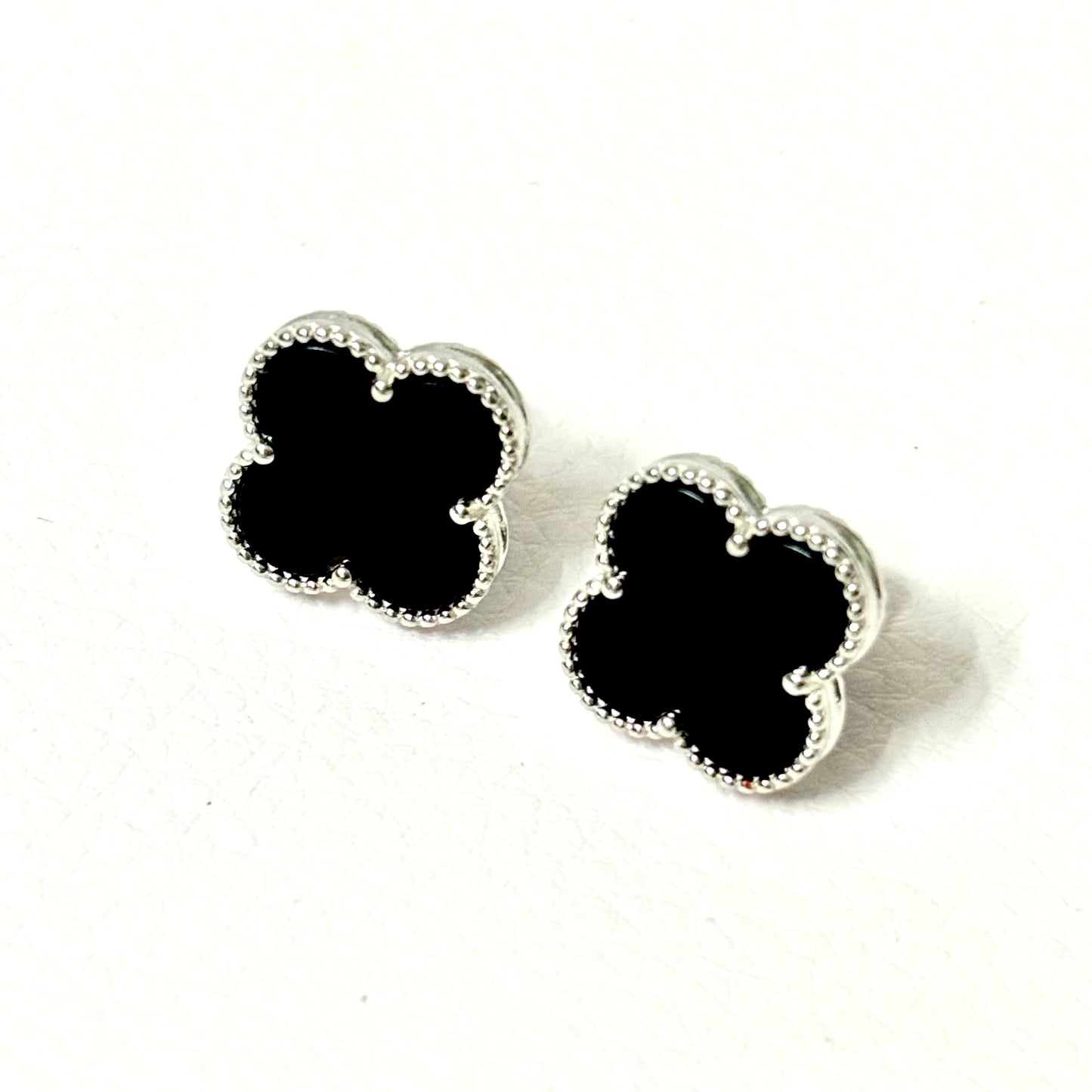 Aretes Trébol Negros